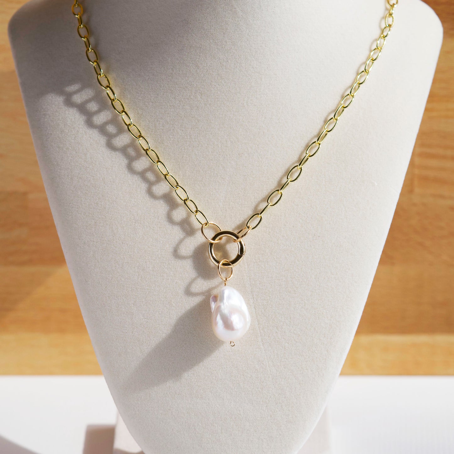 Elegant 18K Gold-Fill Carabiner Necklace with Baroque Pearl – Perfect for Layering