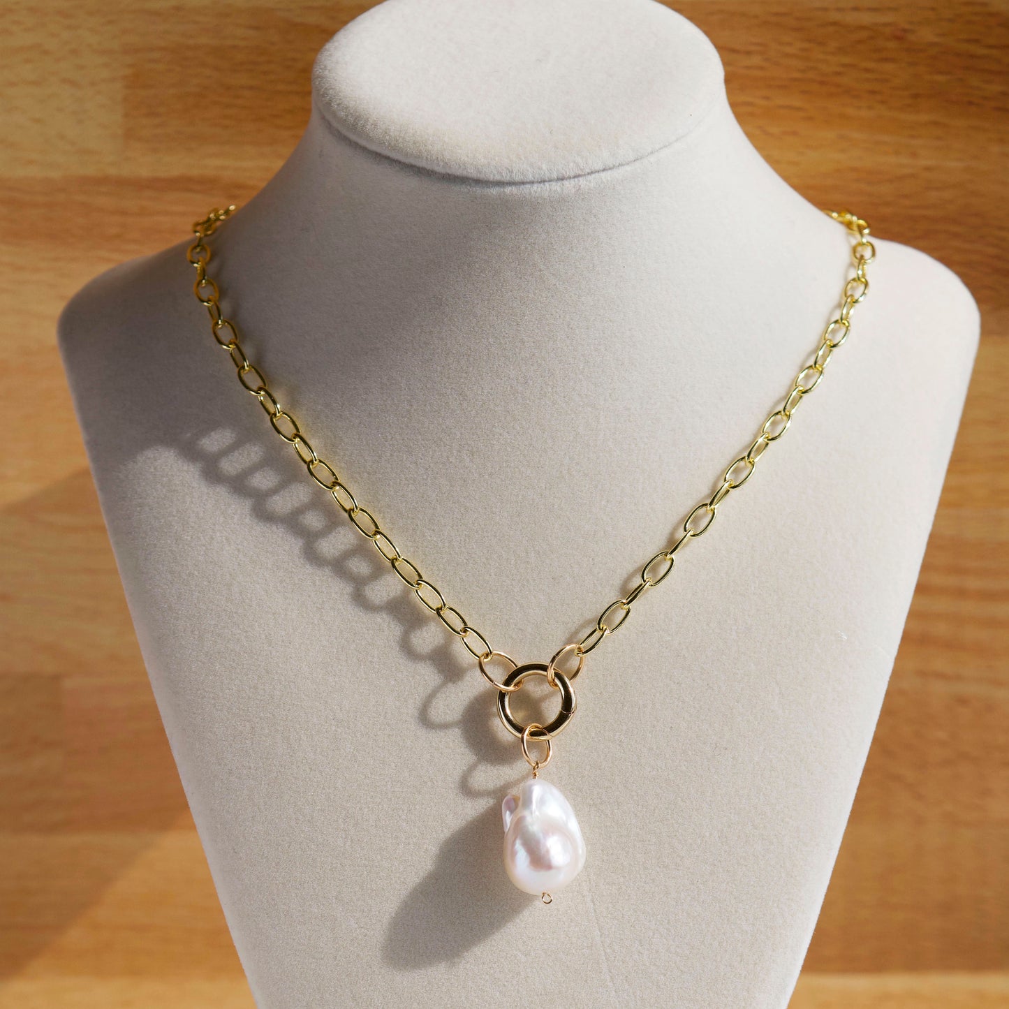 Elegant 18K Gold-Fill Carabiner Necklace with Baroque Pearl – Perfect for Layering