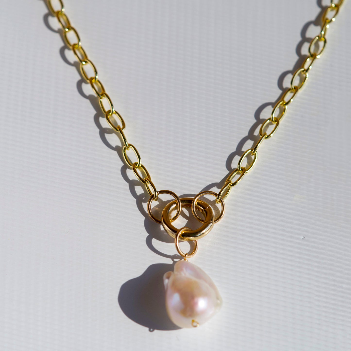 Elegant 18K Gold-Fill Carabiner Necklace with Baroque Pearl – Perfect for Layering