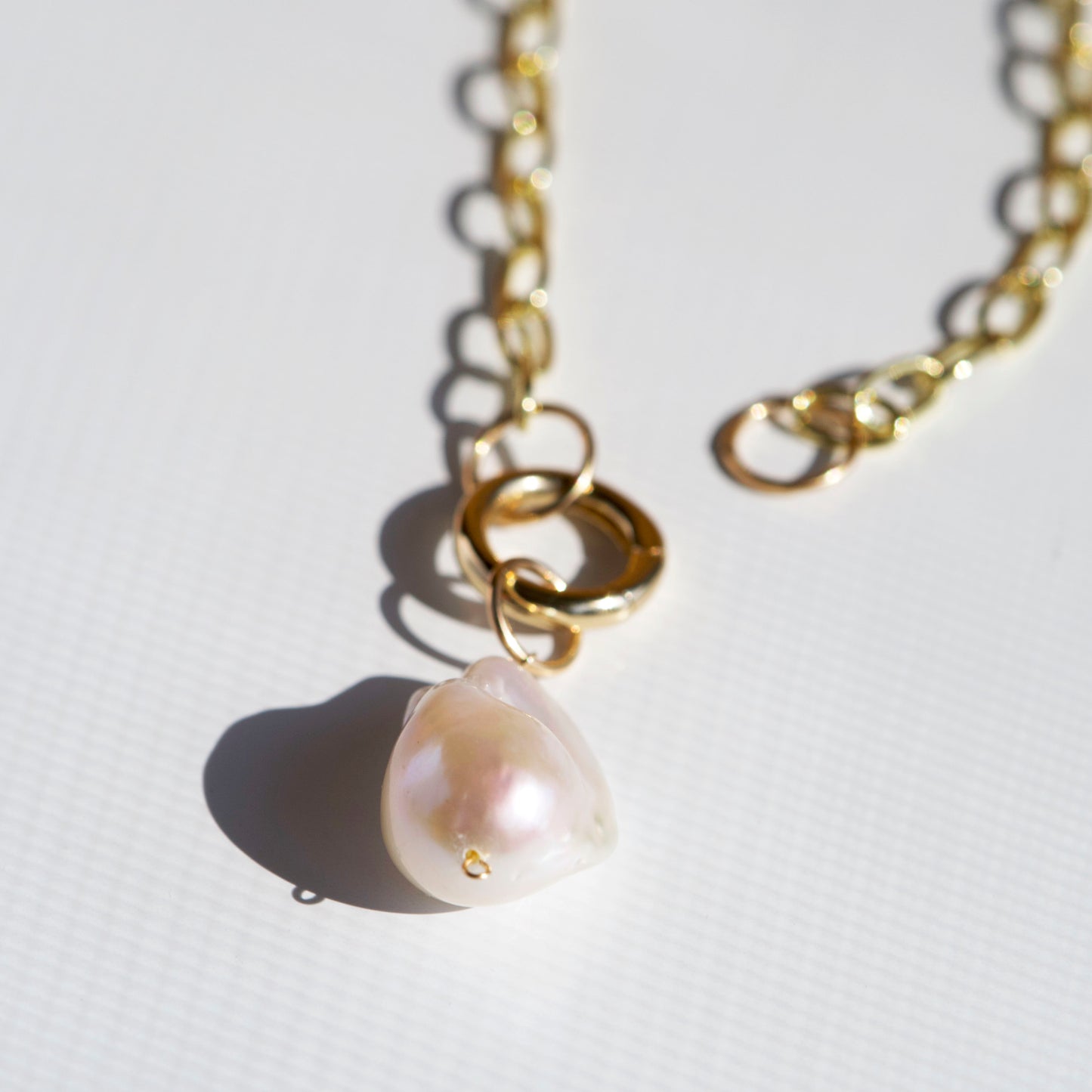 Elegant 18K Gold-Fill Carabiner Necklace with Baroque Pearl – Perfect for Layering